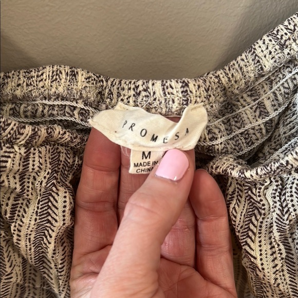 Striped Ruffle romper - Picture 2 of 3